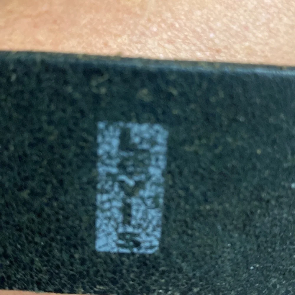 Men's Levis classic leather belt. 34’ black